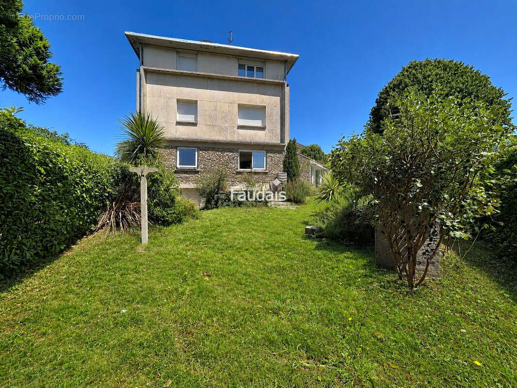 Appartement 135 m² à Saint-Lo  - photo 2