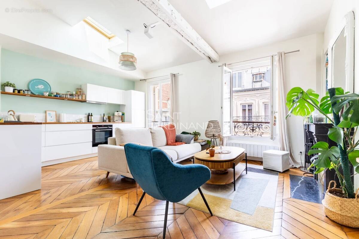 Appartement à PARIS-17E