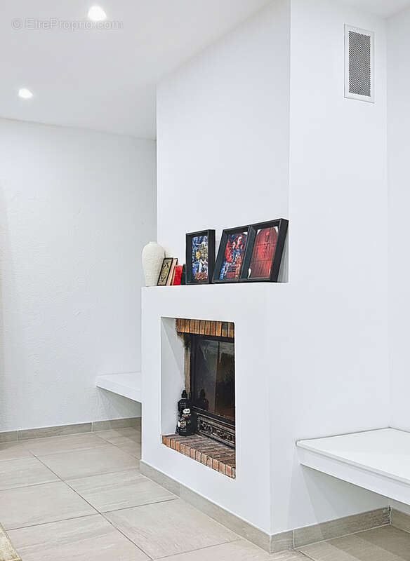 cheminee - Maison à SAINT-CYR-SUR-MER