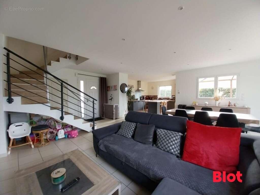 Maison à GRAND-FOUGERAY