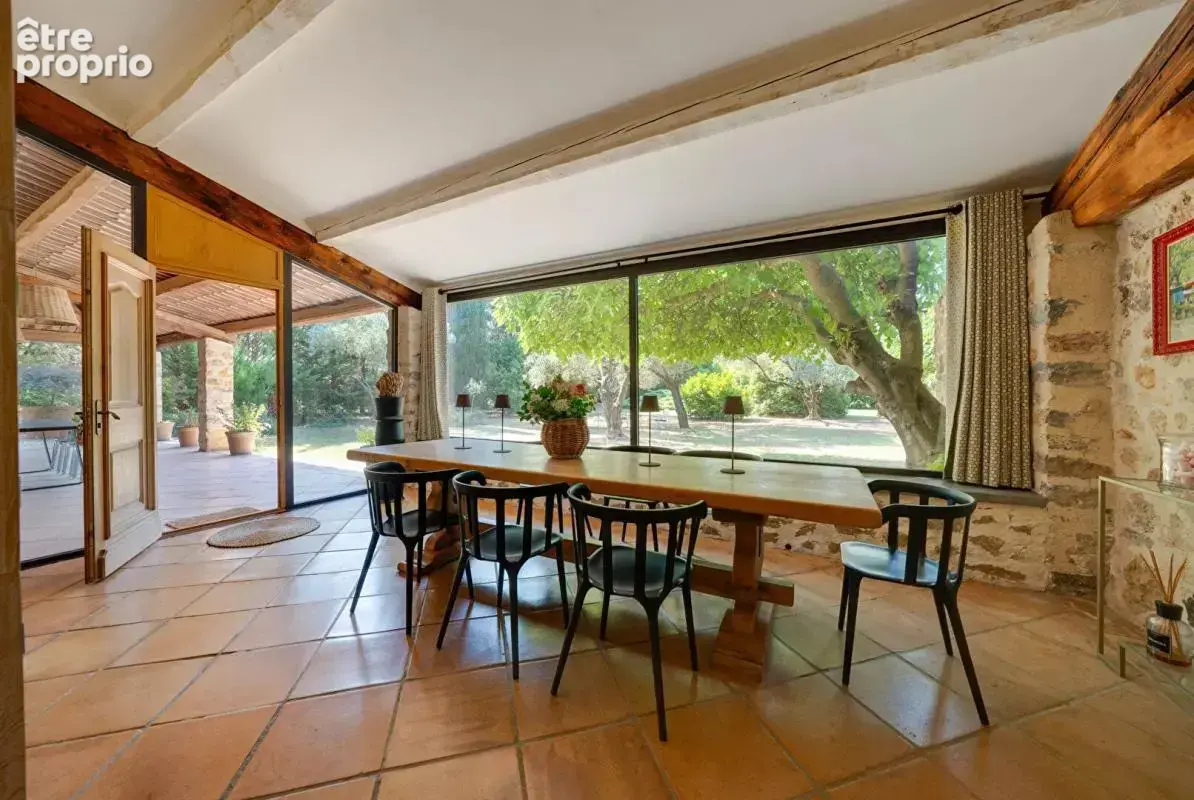 Propriété provençale rénovée avec dépendances 300 m² habitables sur 1,7 hectare - photo 6