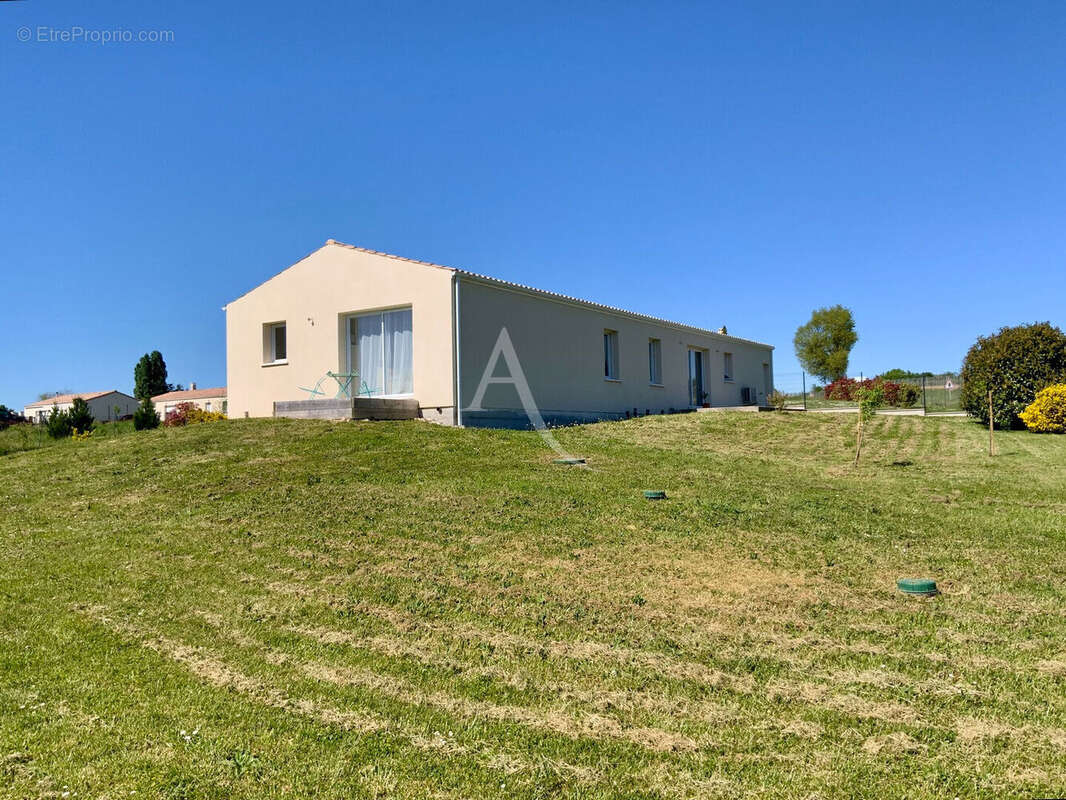 Maison à SAINT-SIMON-DE-BORDES