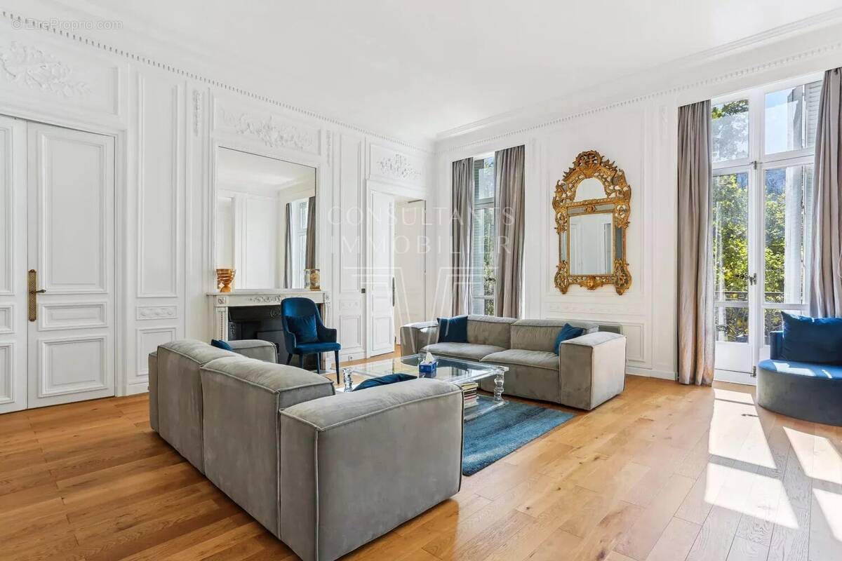 Appartement à PARIS-17E