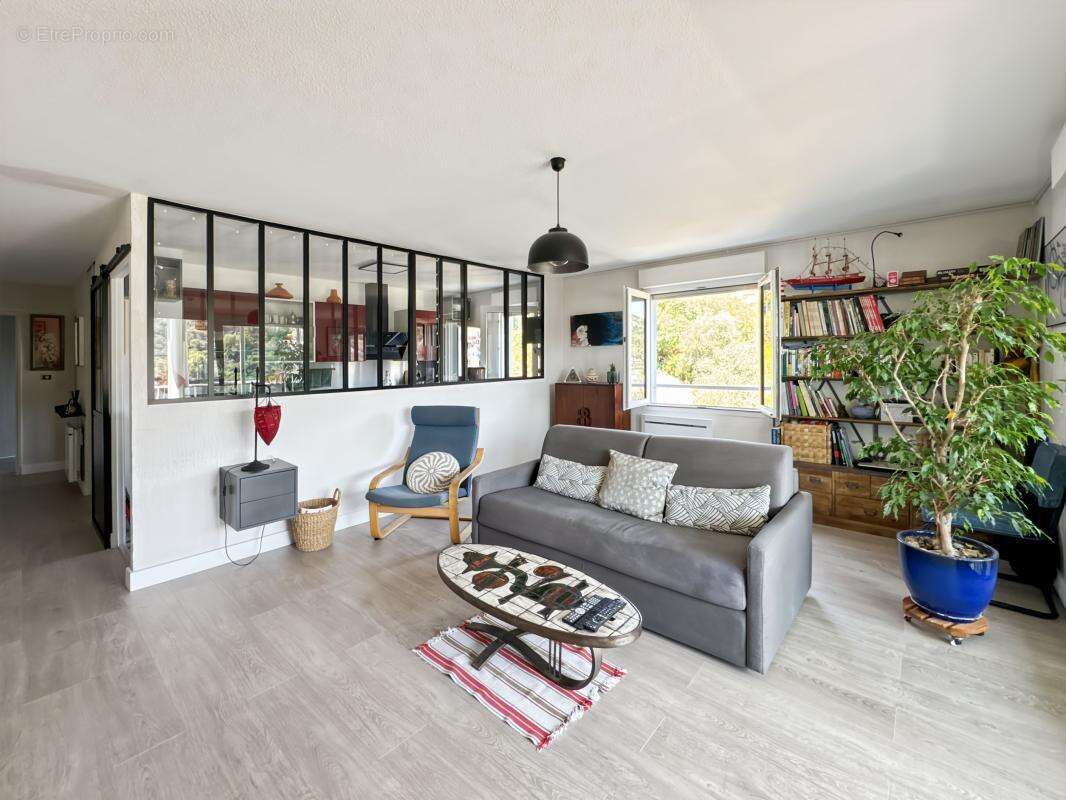 NICE Bellet Colline de Magnan 3P 68,54m² 4ème étage parfait état calme - photo 3