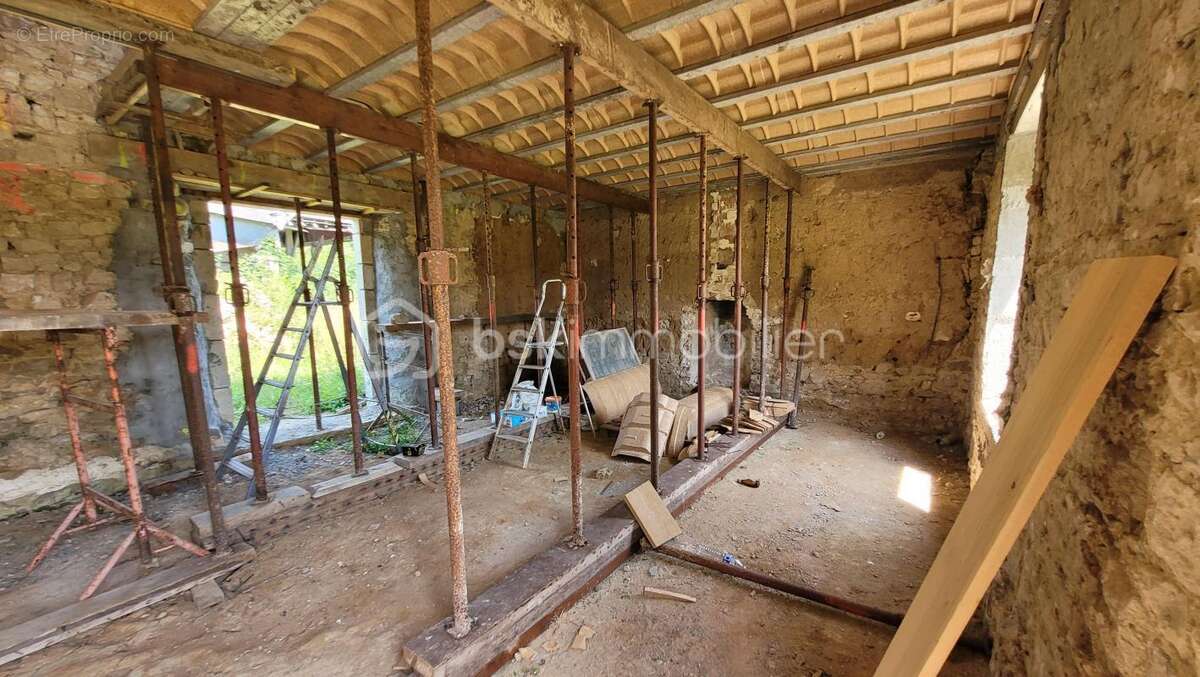 Maison en pierre à rénover - photo 8