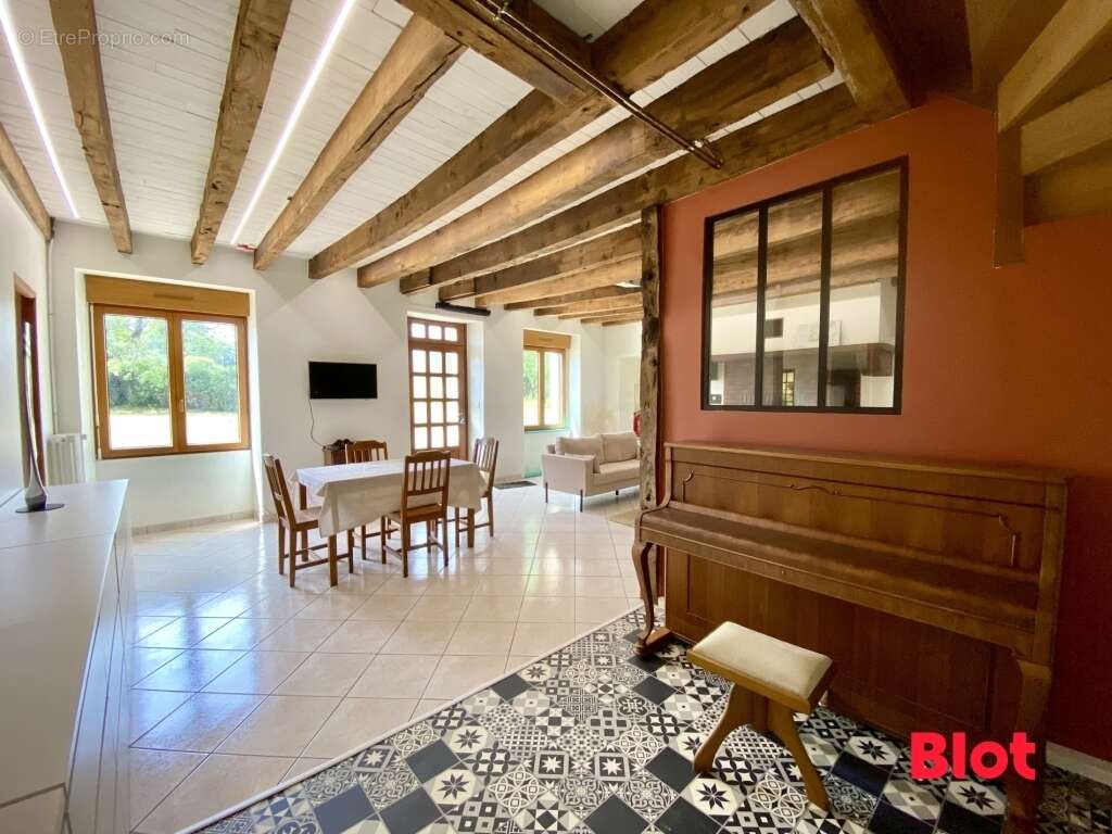 Maison 177 m² à Montauban-De-Bretagne  - photo 3