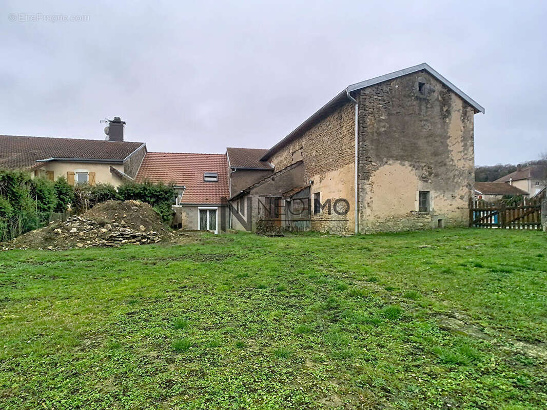 Maison à ROUVRES-LA-CHETIVE