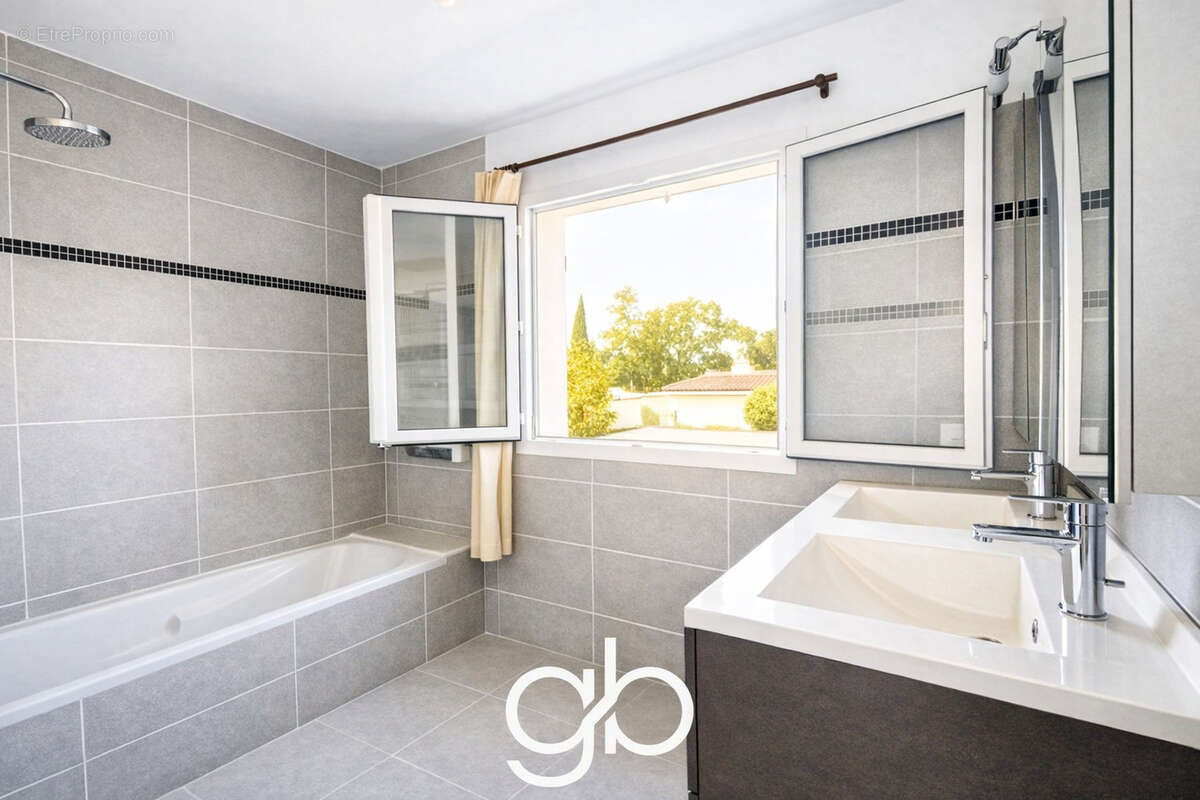 Villa familiale avec piscine   impasse calme    t4     saint-vincent-de-barbeyrargues   proche montpellier - photo 14