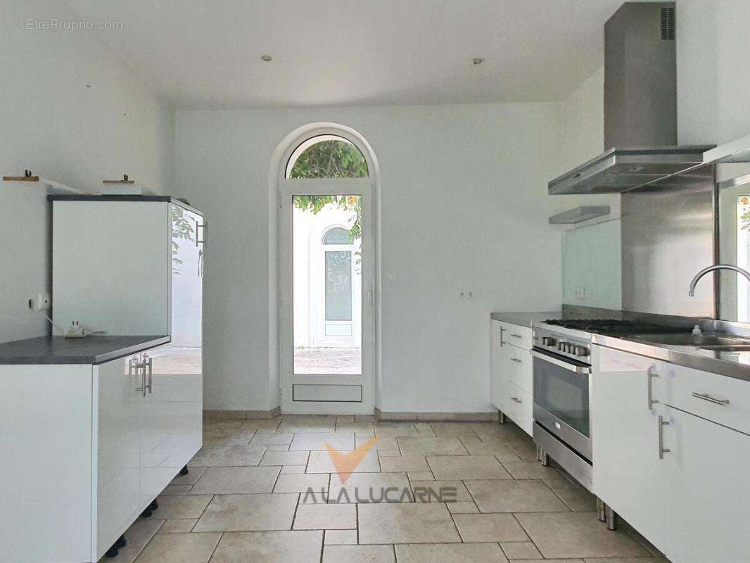 Maison 256 m² à Joue-Les-Tours  - photo 8