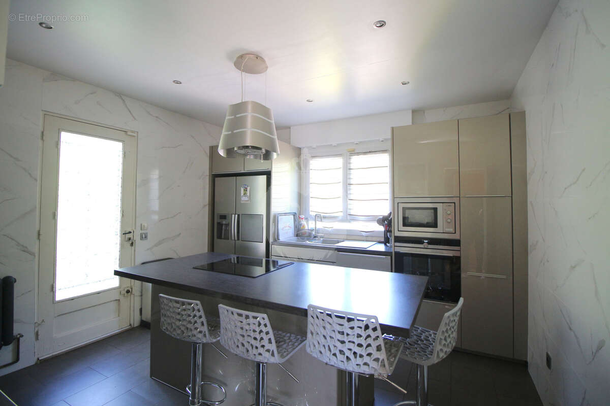 Maison à CHENNEVIERES-SUR-MARNE