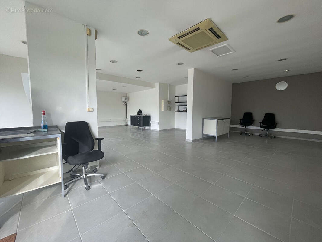 Commerce à SAINT-JEAN