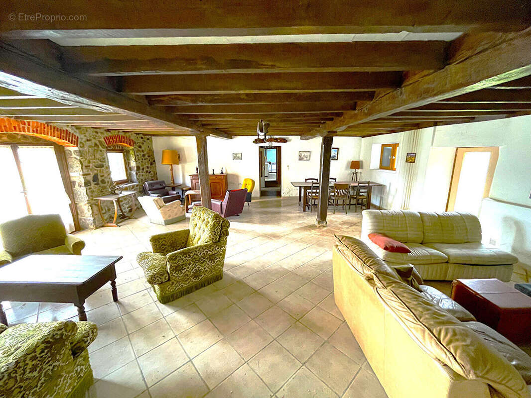 Maison à CHARBONNIERES-LES-VIEILLES