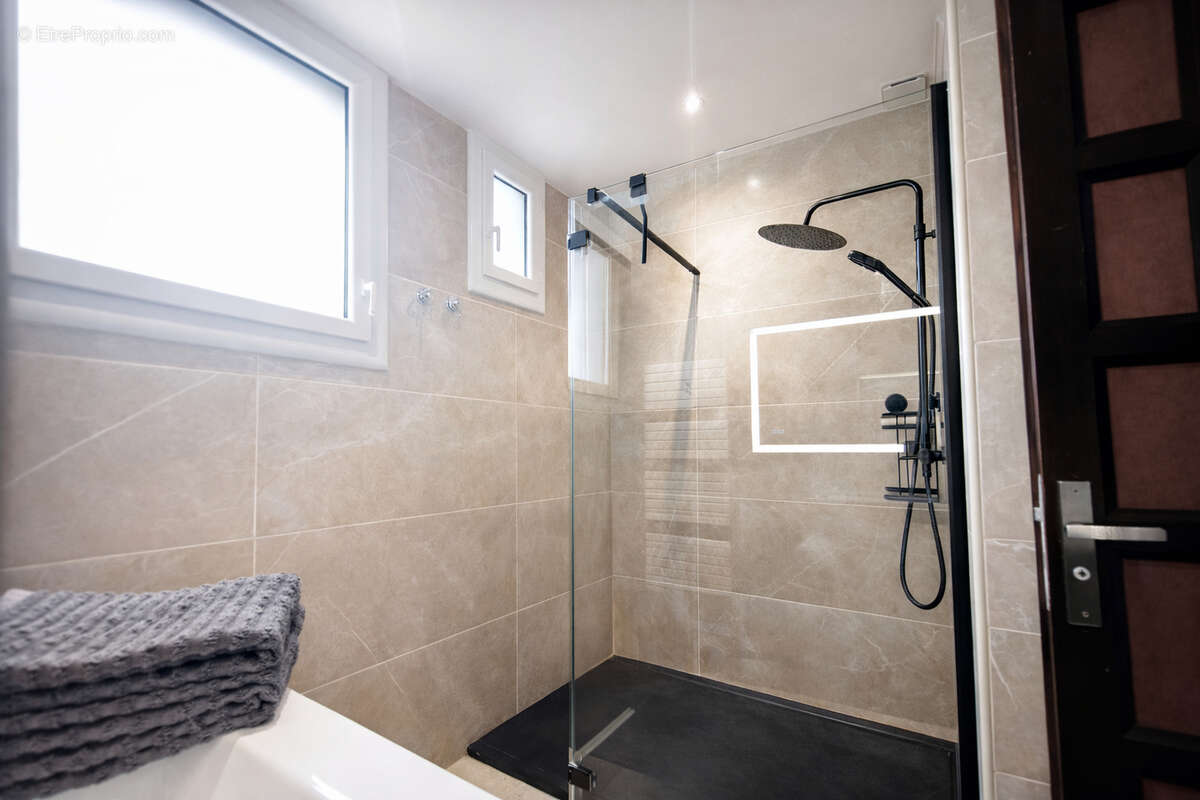 Maison à SAINT-LAURENT-DE-LA-SALANQUE