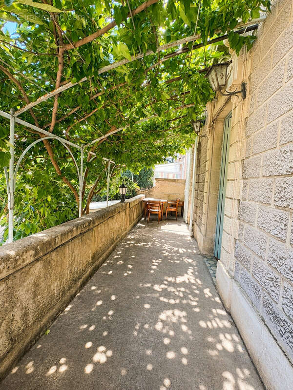 Élégance et caractère : Maison de 1850 avec jardin et garage double   Quartiers Arrousaire/Saint-Ruf - photo 17