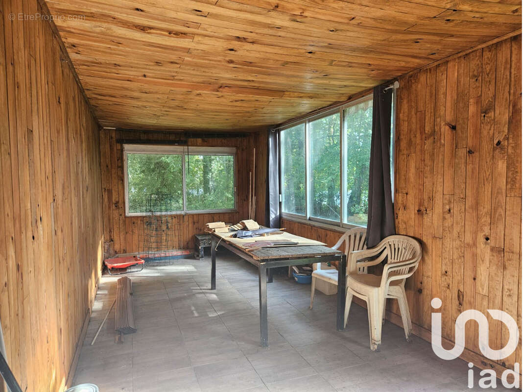 Photo 6 - Terrain à LAROCHE-SAINT-CYDROINE