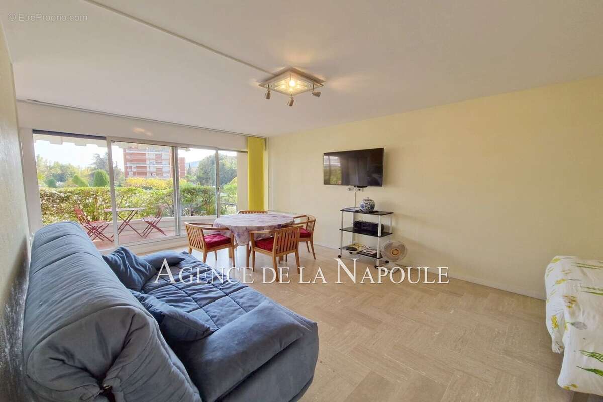 Appartement à MANDELIEU-LA-NAPOULE
