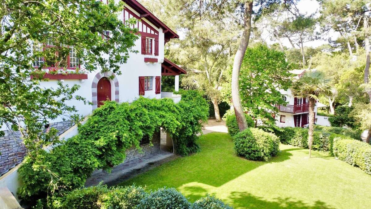Maison de caractère à vendre  Hossegor  Entre lac et océan  Propriété d'exception de 450 m2 - photo 3