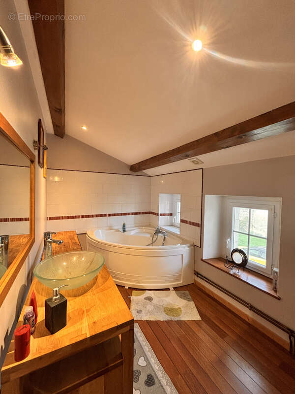 Maison à CORME-ROYAL