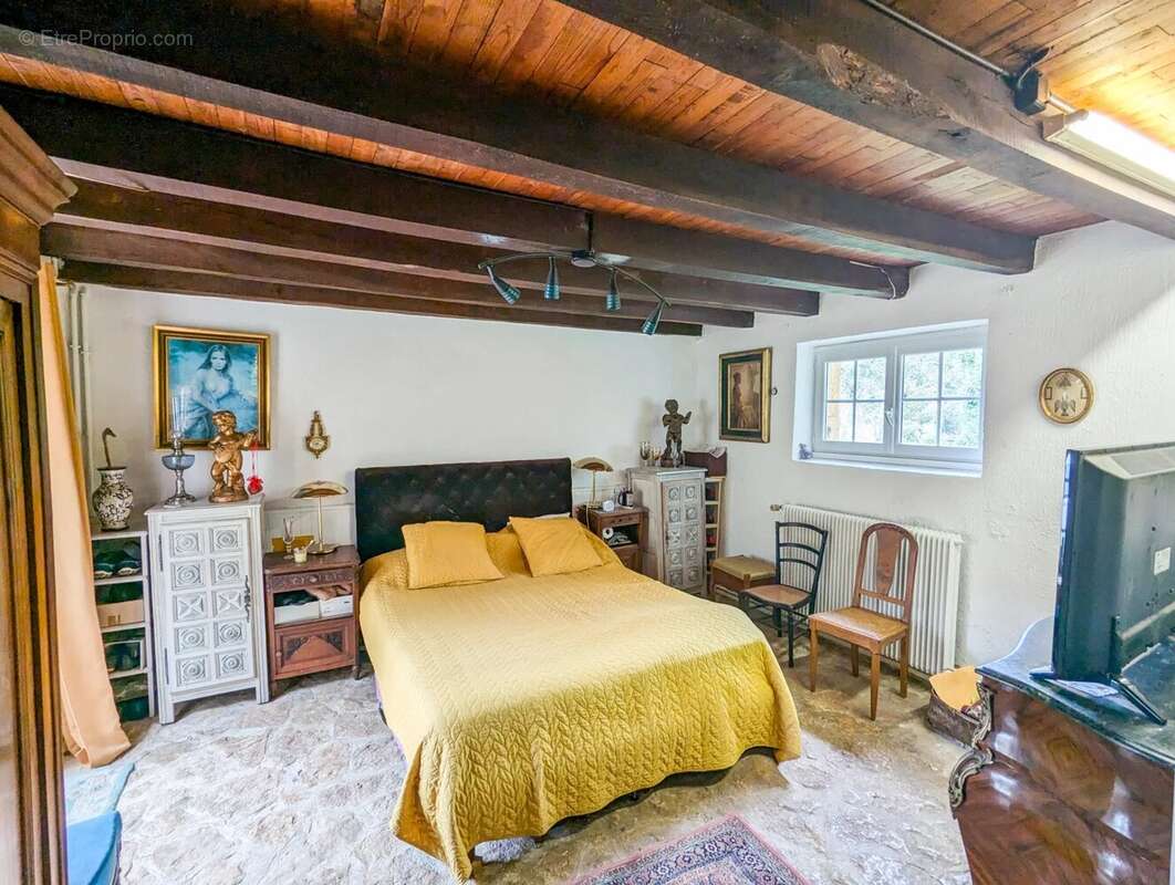 Jolie maison en pierre avec 4 chambres, piscine et jardins - photo 7
