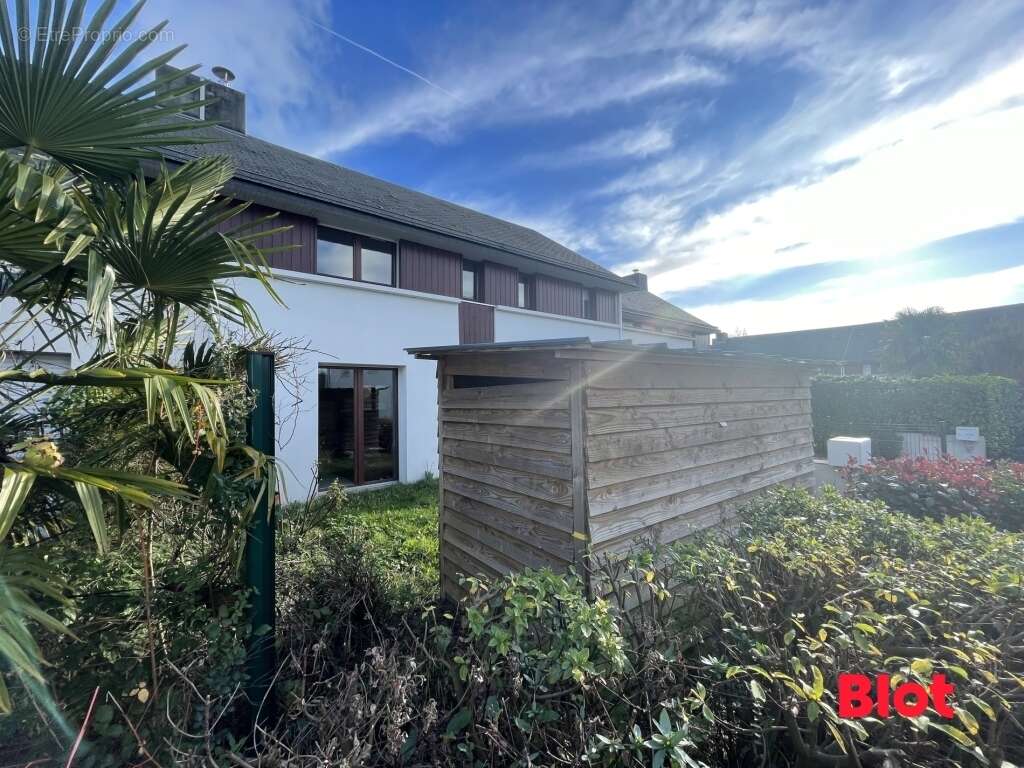 Maison à MONTGERMONT