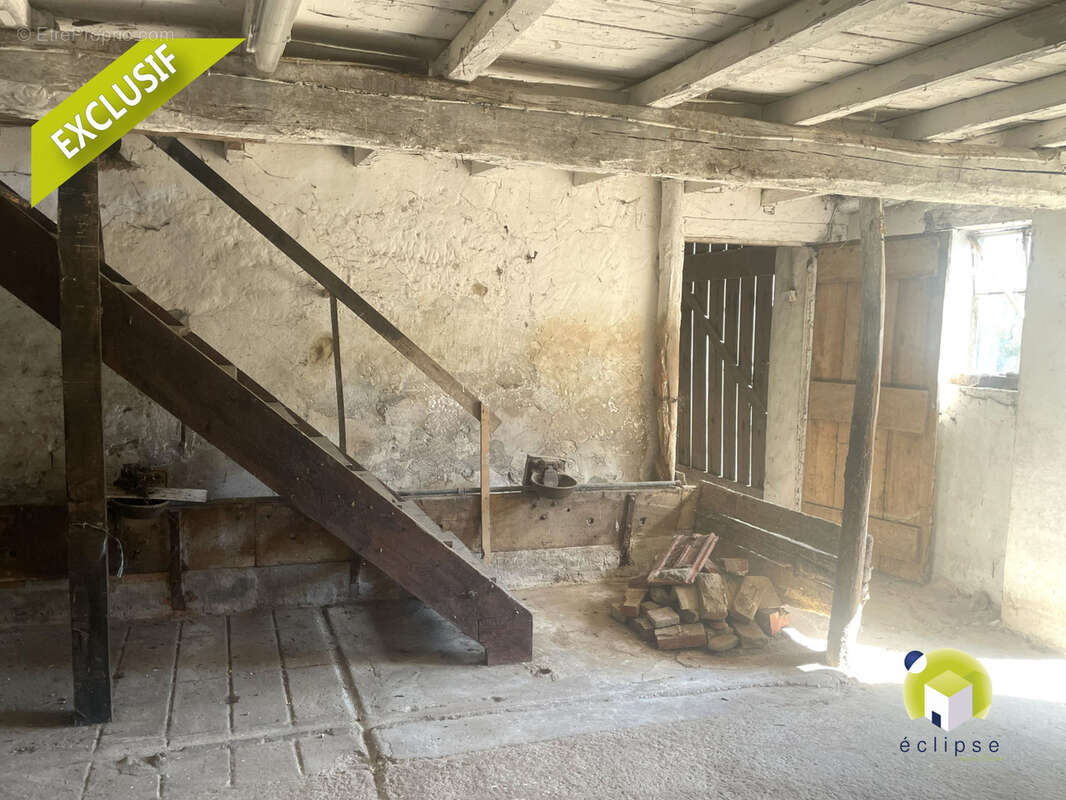 Attignat - Ferme mitoyenne 90m2 hab. + terrain + Nombreuses dépendances - photo 8