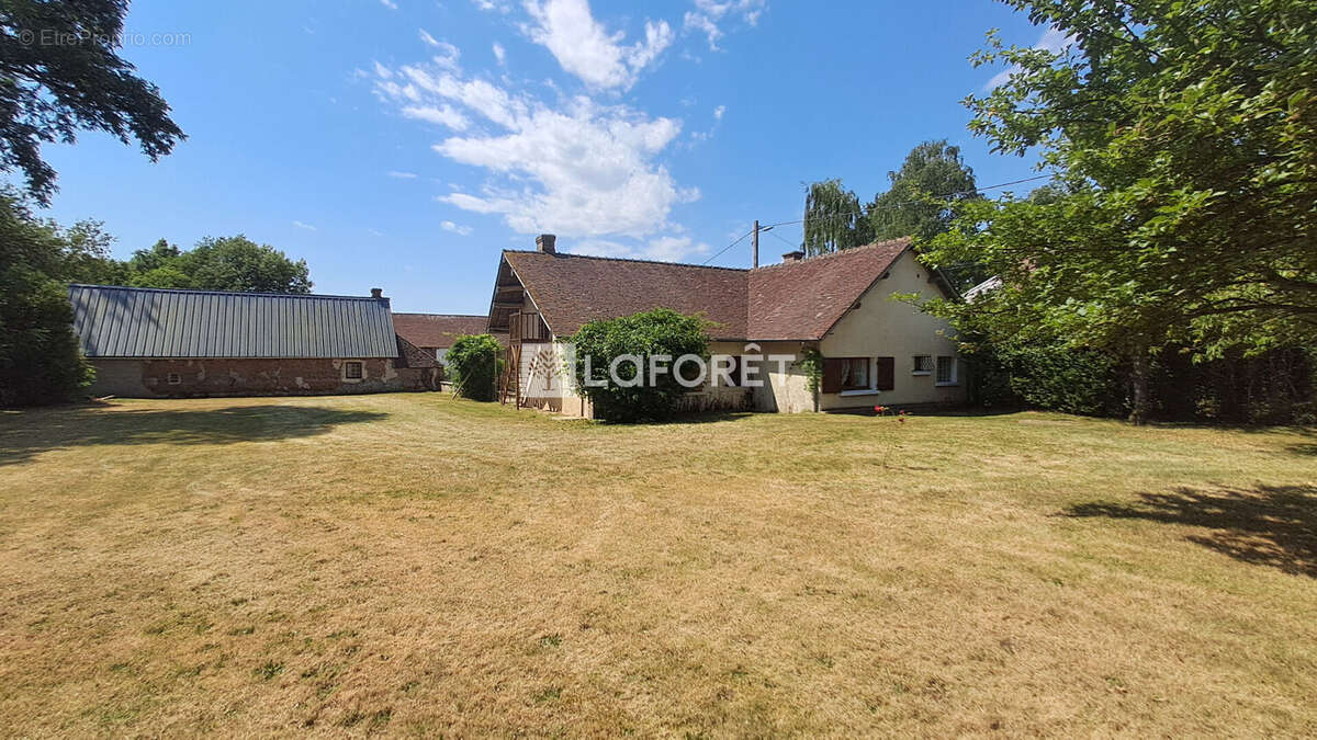 Authentique corps de ferme avec dépendances et grand terrain - photo 11