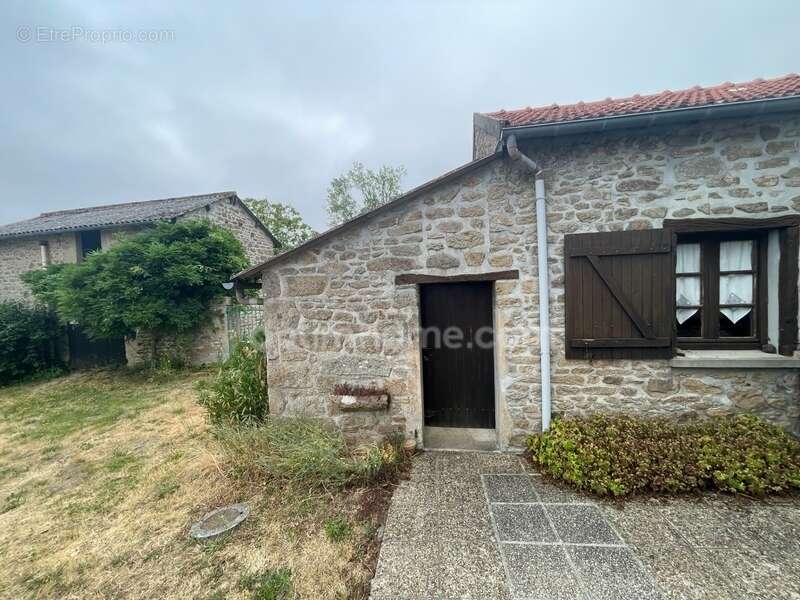 Maison  sur 8853 m2  avec étang, jardin plat et dépendances - photo 9