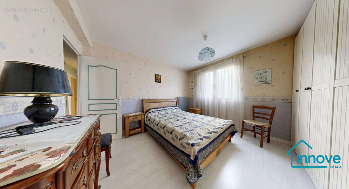 Appartement à LES CLAYES-SOUS-BOIS