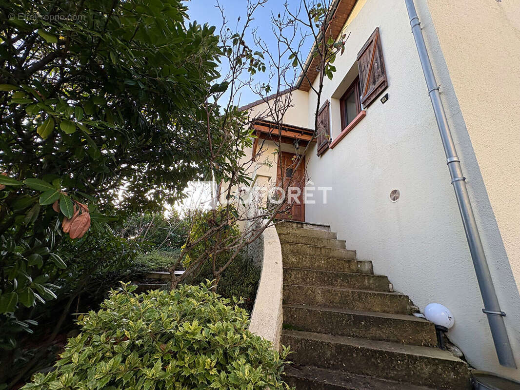 Maison à MEZY-SUR-SEINE