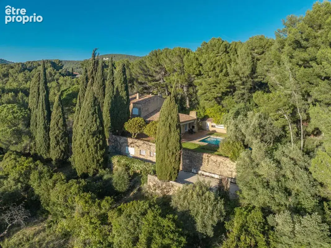 Propriété authentique de 400m² avec Vue Mer à Sanary-sur-Mer - photo 4