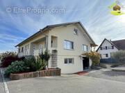 Maison à VILLAGE-NEUF