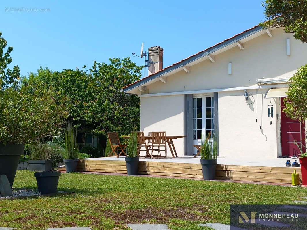 Maison à BARBEZIEUX-SAINT-HILAIRE