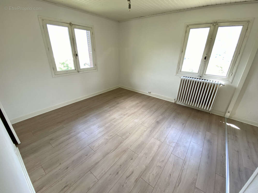 Appartement à SAINT-JULIEN-MONT-DENIS