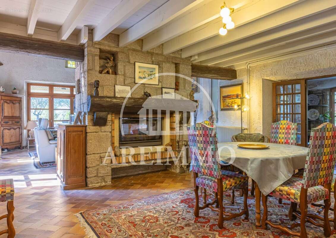 Maison 210 m² à Saint-Hippolyte-Du-Fort  - photo 6