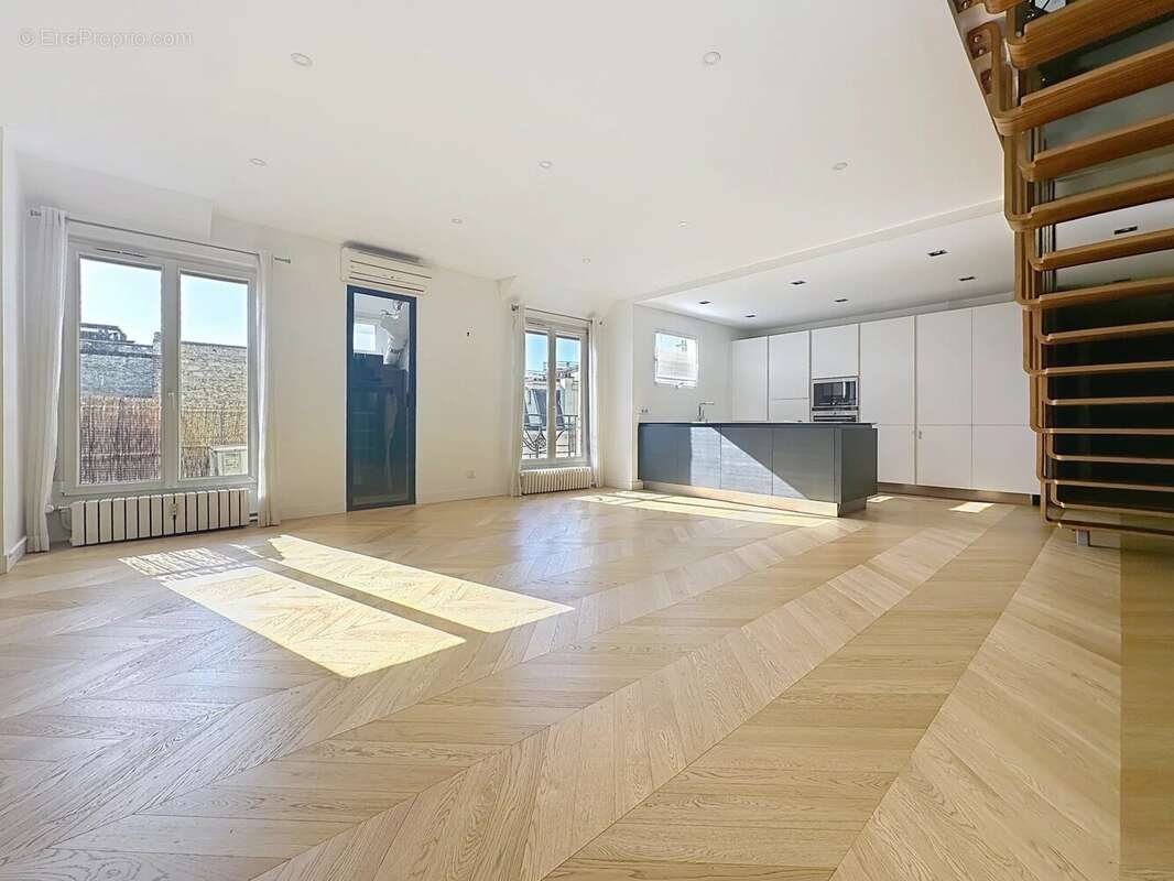 Appartement à PARIS-16E