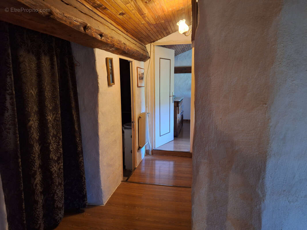 Grande maison de village en pierre avec jardin et dépendances - photo 19
