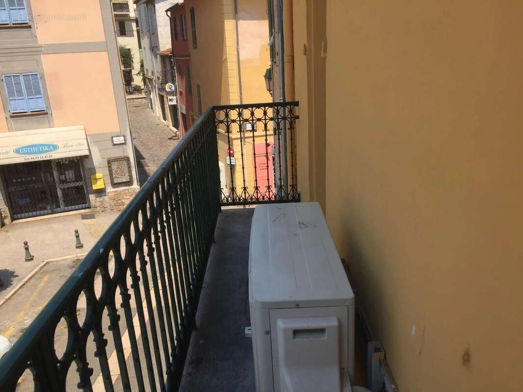 Appartement à SAINT-LAURENT-DU-VAR