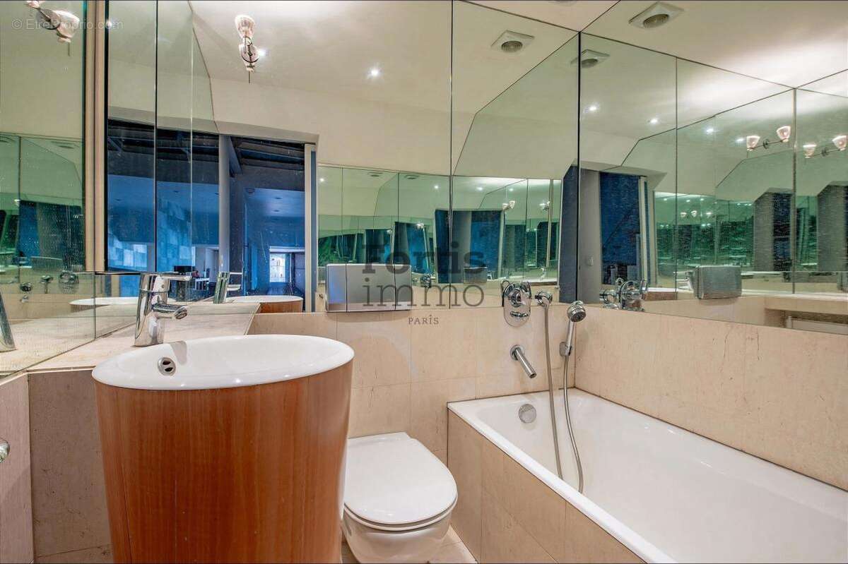 Appartement à PARIS-1E