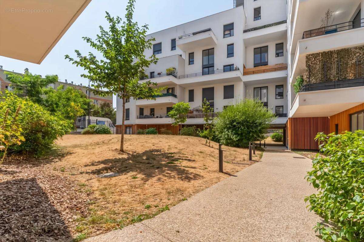 Duplex lumineux avec séjour impressionnant à double hauteur - photo 11