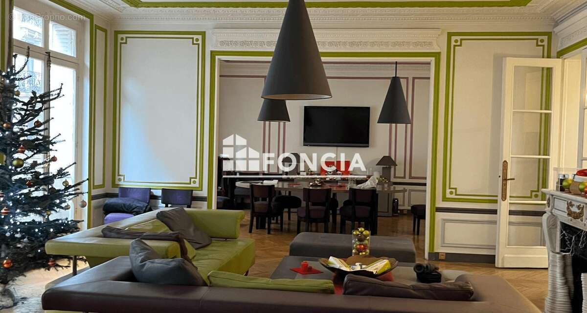 Appartement à PARIS-17E