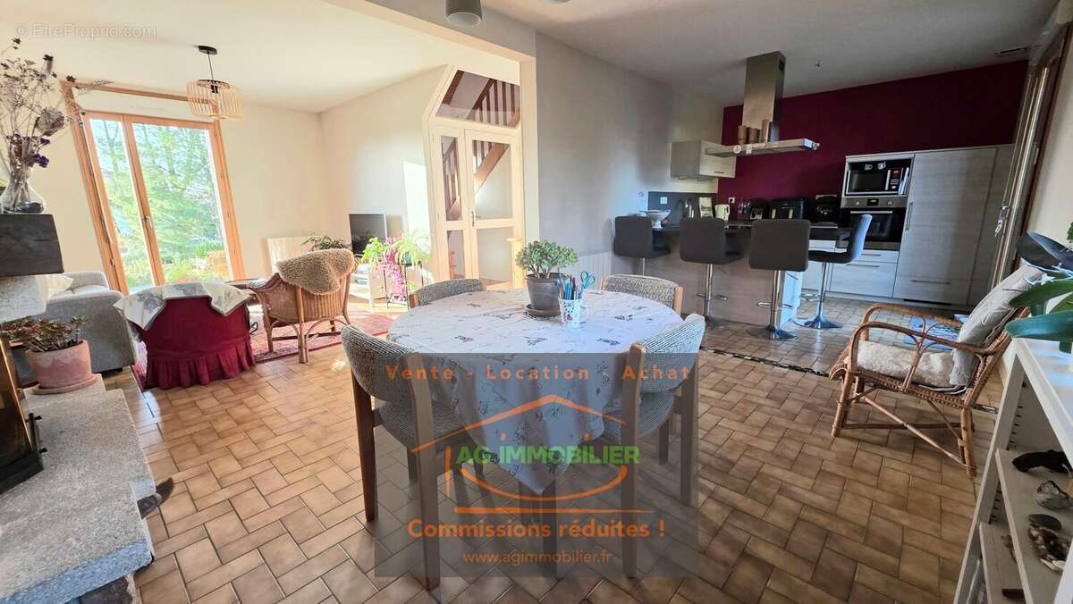 Maison à MONTGERMONT