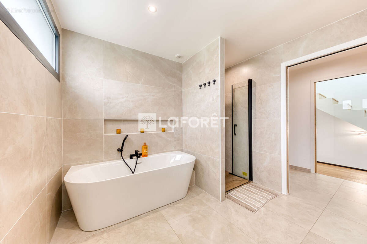 Maison d'Architecte  La Queue-En-Brie 7 pièce(s) 214.11m2 - photo 10