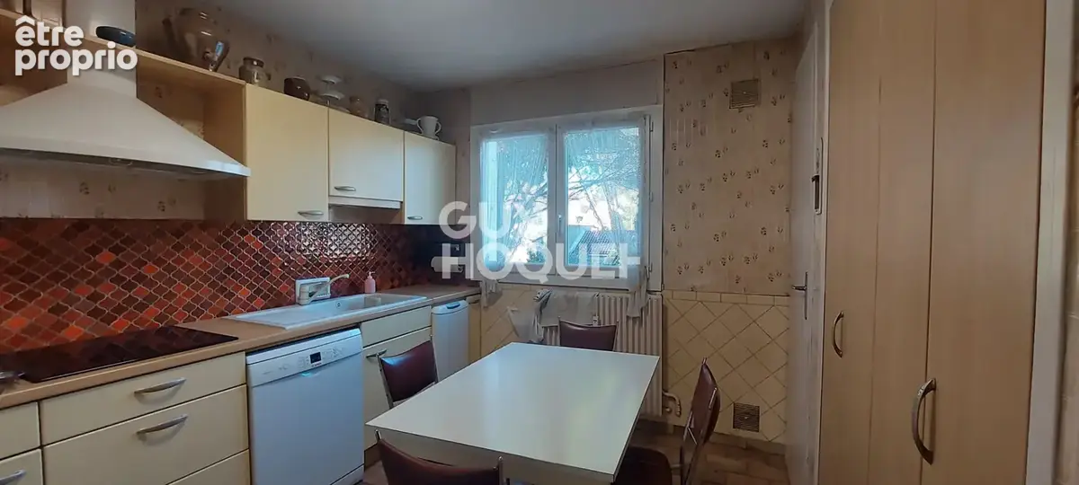 Carpentras - Appartement de 85 m² de type 3 - 2 chambres - Balcon + Place de stationnement + Cave - photo 5