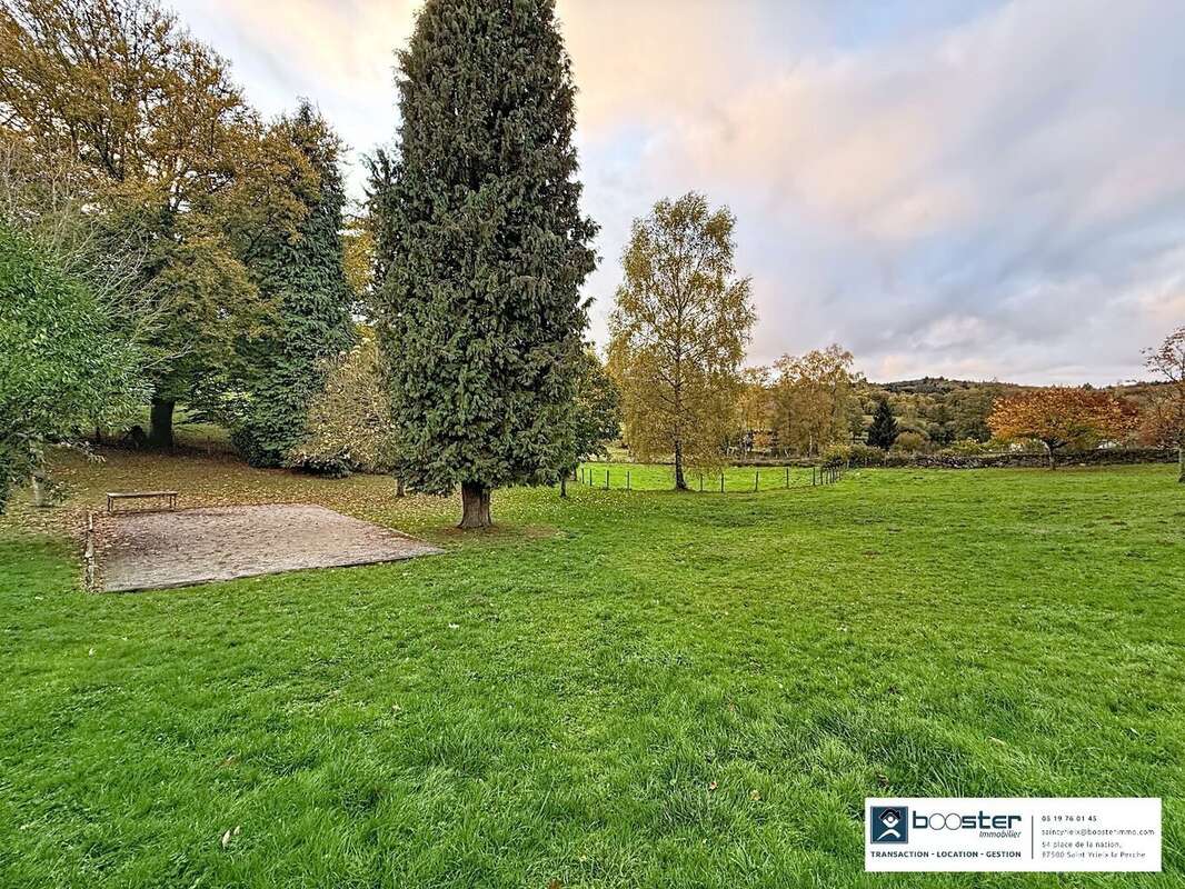 Commerce à COMPREIGNAC