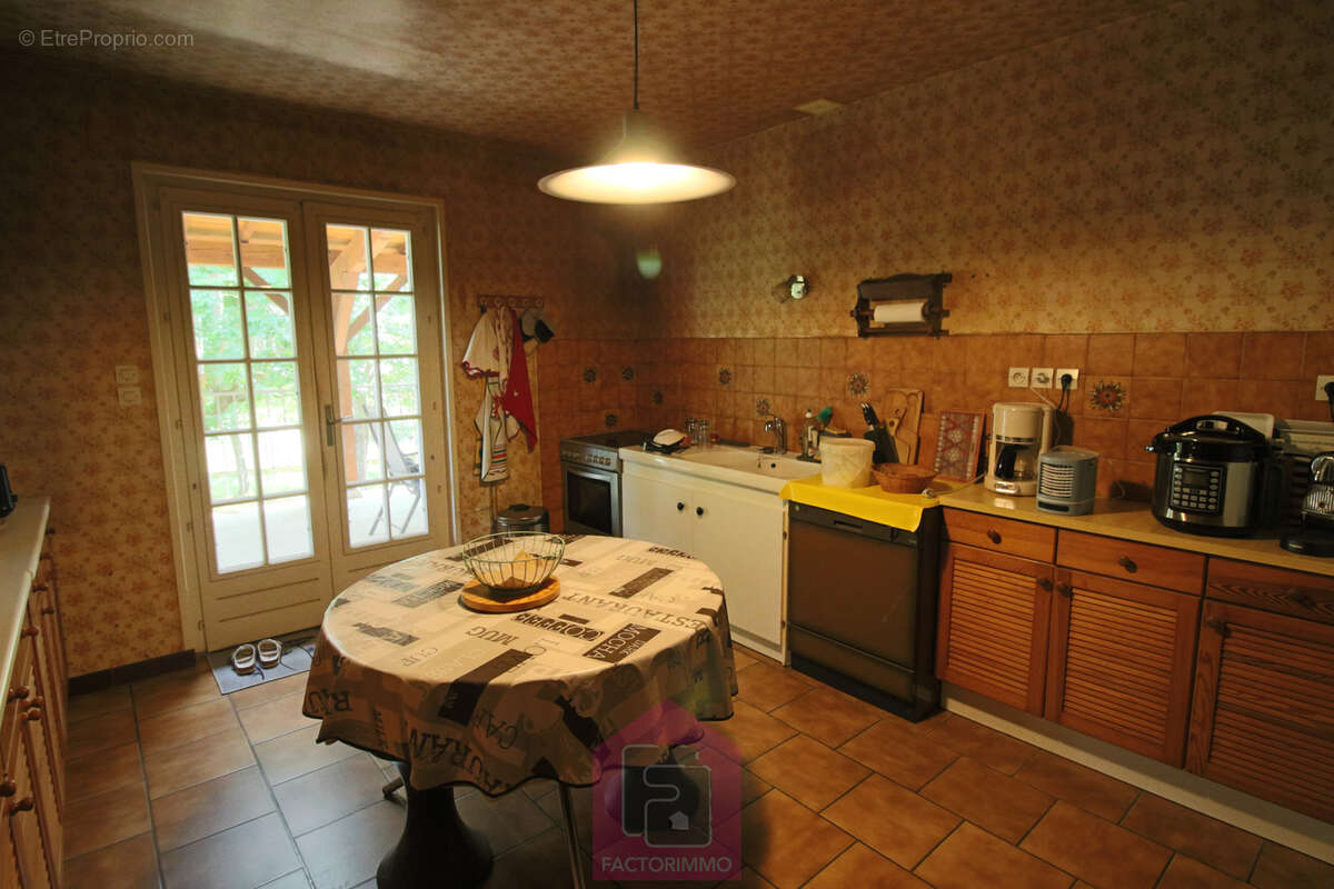Maison familiale aux abords de Prayssac   Grand terrain et beau potentiel à exploiter ! - photo 10