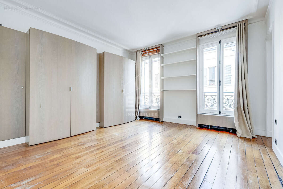 Appartement à PARIS-17E
