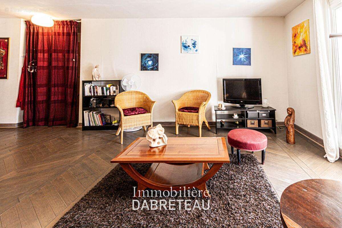 Rue du Luizet - T3 traversant avec balcon, stationnement et cave - photo 10
