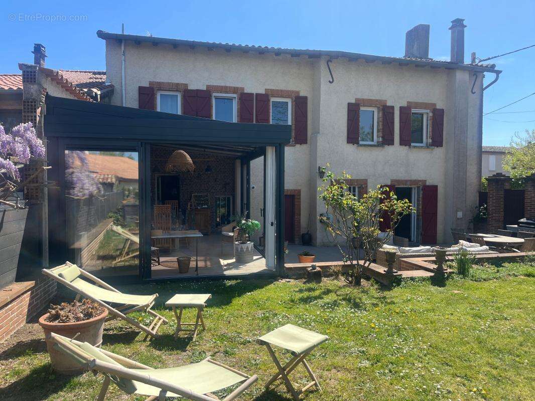 Maison à SAINTE-FOY-DE-PEYROLIERES