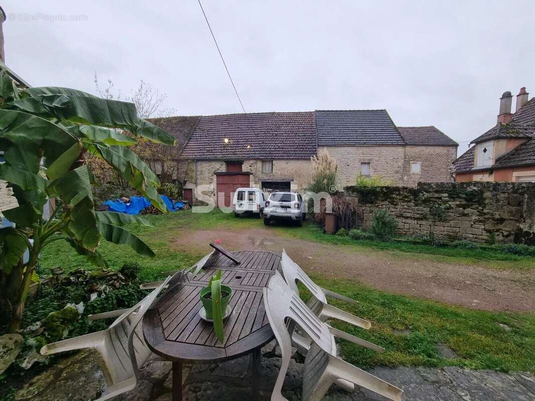 Maison à DORNECY