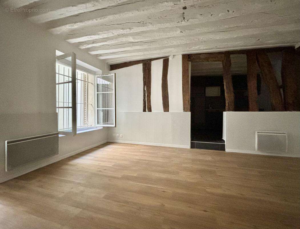 Commerce à PARIS-6E